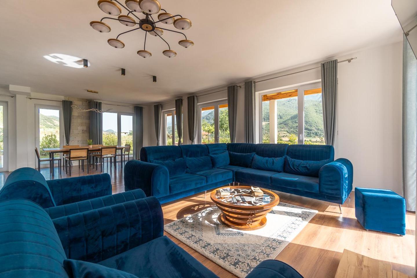 Bujtina Lumo & Pool Villa Permet Luaran gambar