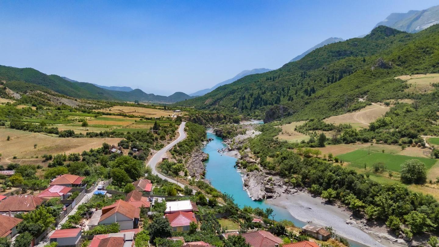 Bujtina Lumo & Pool Villa Permet Luaran gambar