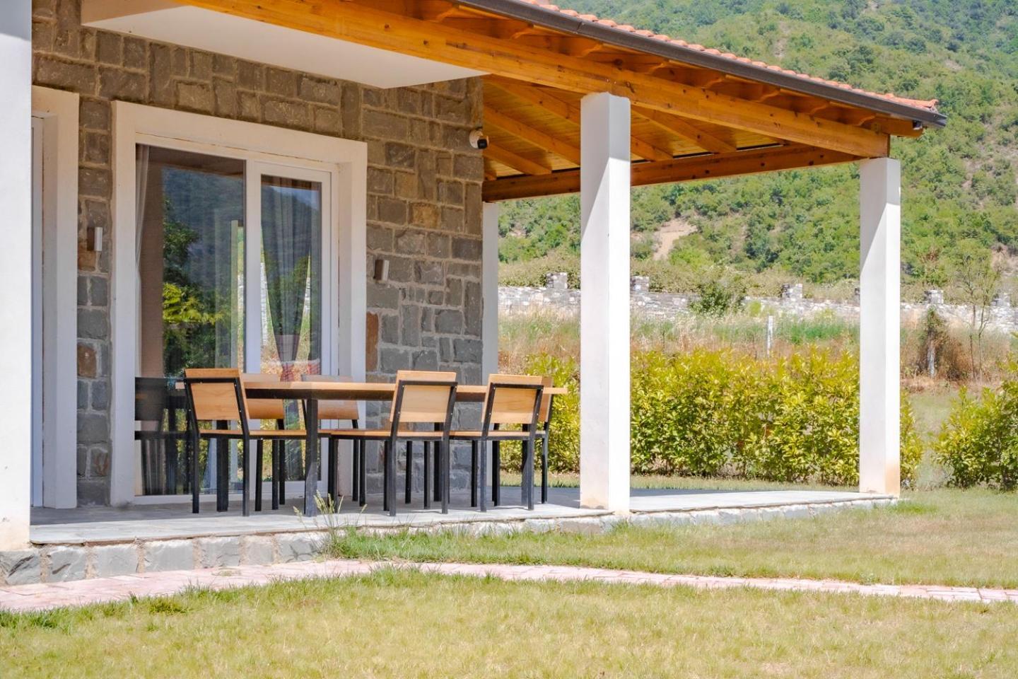 Bujtina Lumo & Pool Villa Permet Luaran gambar