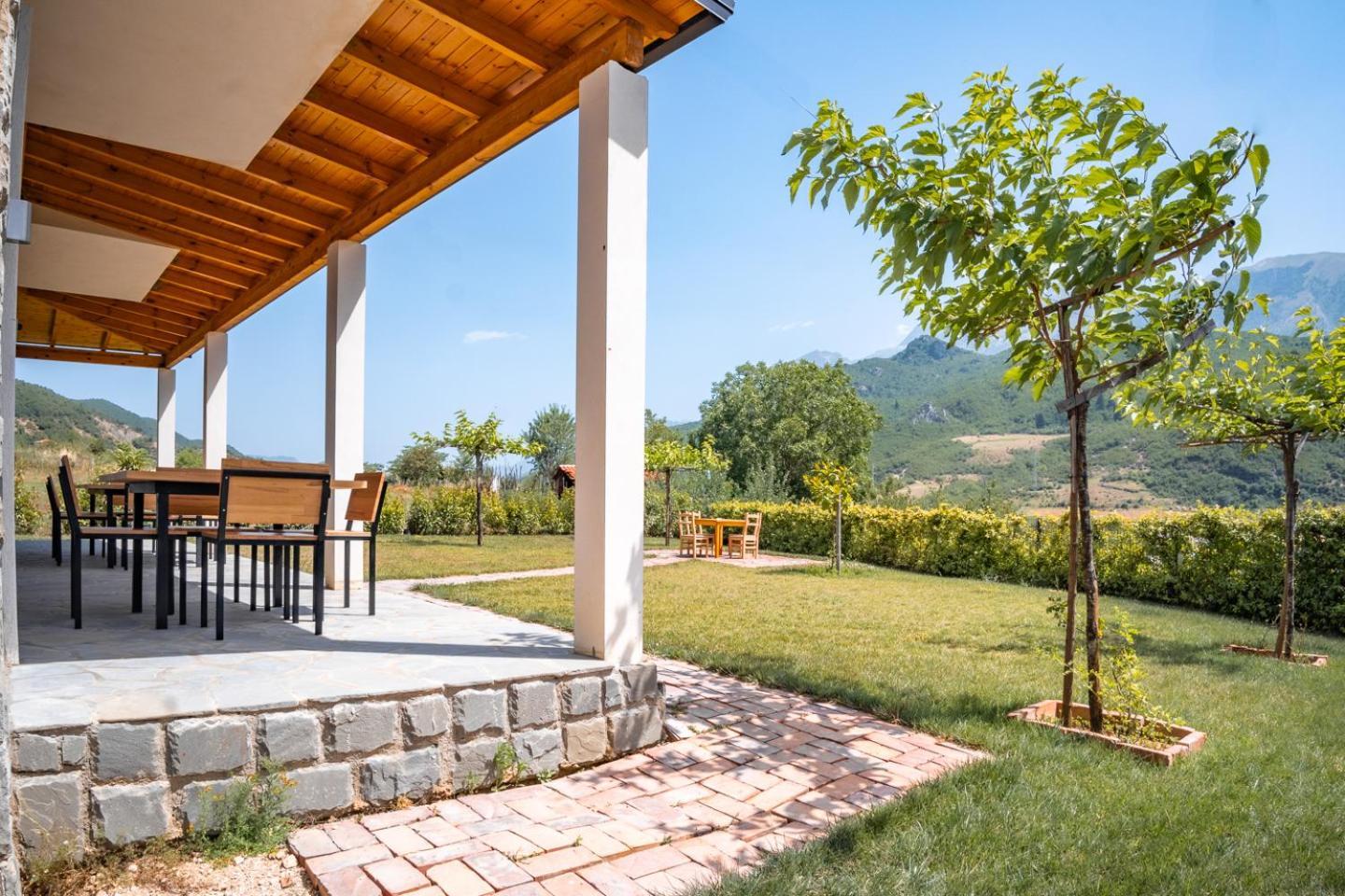 Bujtina Lumo & Pool Villa Permet Luaran gambar