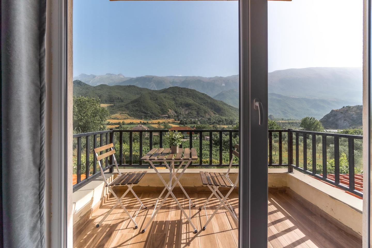 Bujtina Lumo & Pool Villa Permet Luaran gambar