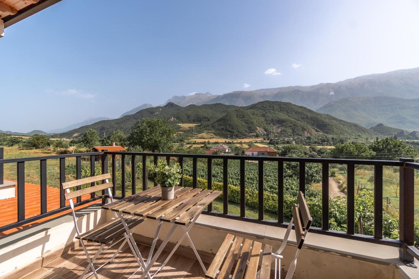 Bujtina Lumo & Pool Villa Permet Luaran gambar
