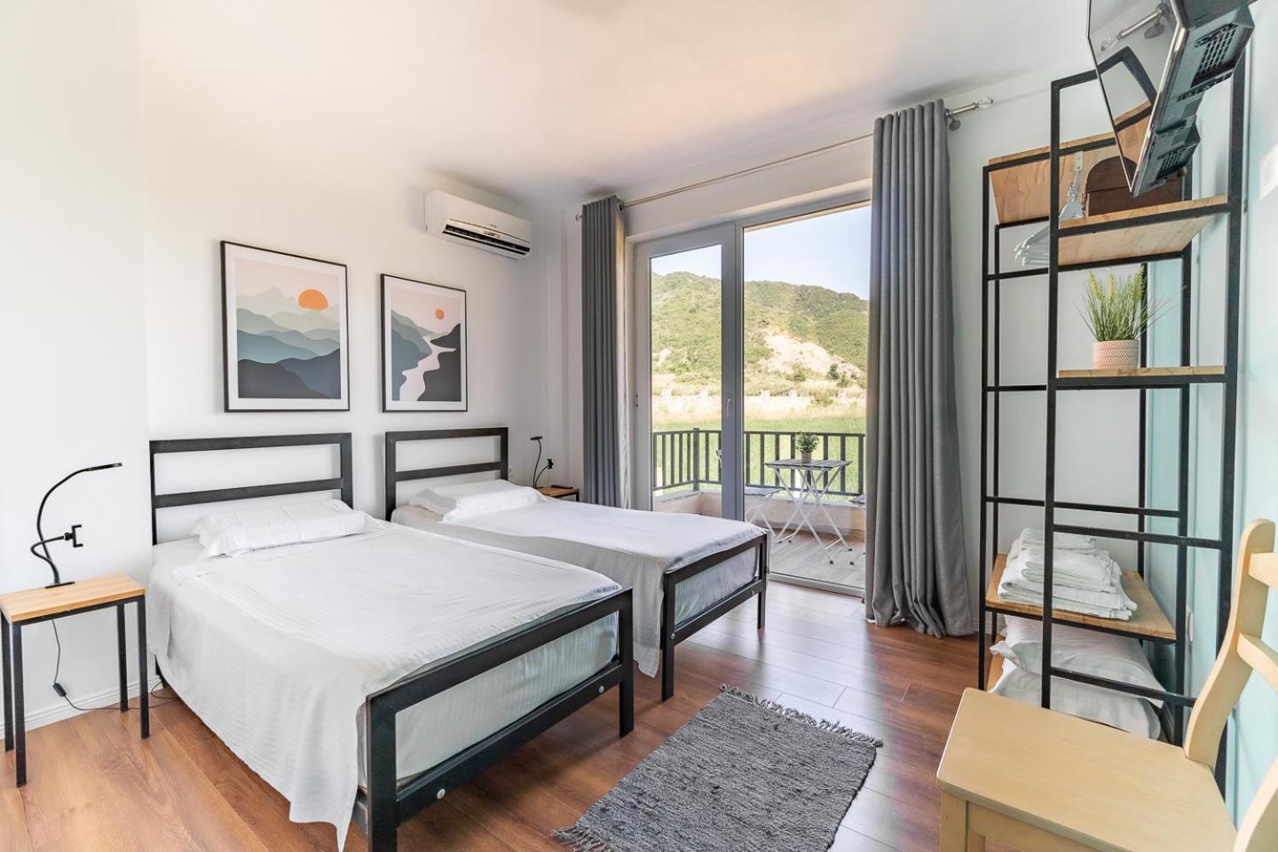Bujtina Lumo & Pool Villa Permet Luaran gambar