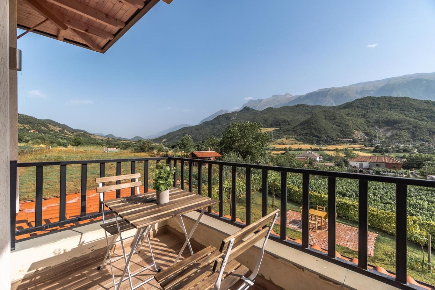 Bujtina Lumo & Pool Villa Permet Luaran gambar