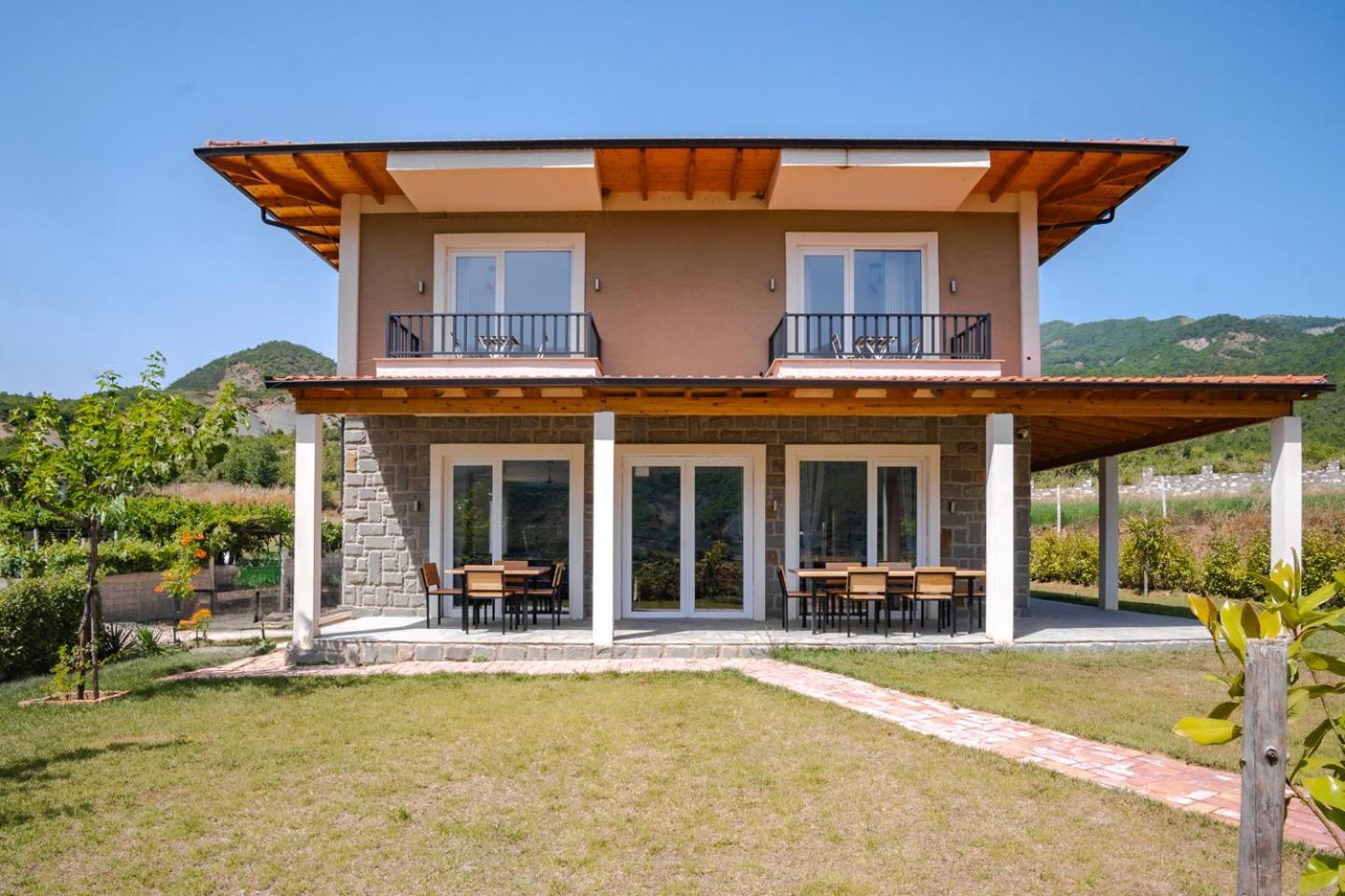 Bujtina Lumo & Pool Villa Permet Luaran gambar