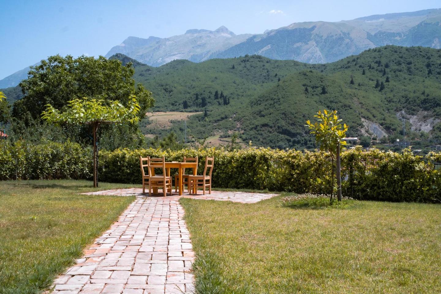 Bujtina Lumo & Pool Villa Permet Luaran gambar